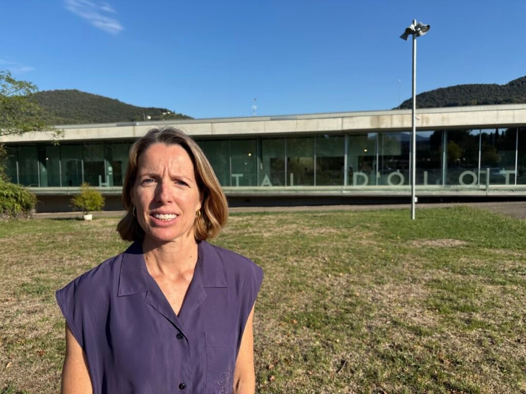 Dra Belen Cochs davant l’Hospital